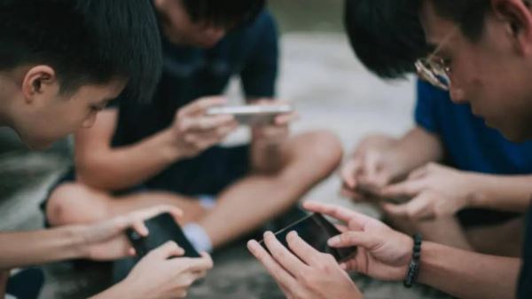 <br />
							В индийской деревне официально запретили детям до 18 лет пользоваться смартфонами. За нарушение — штраф<br />
						