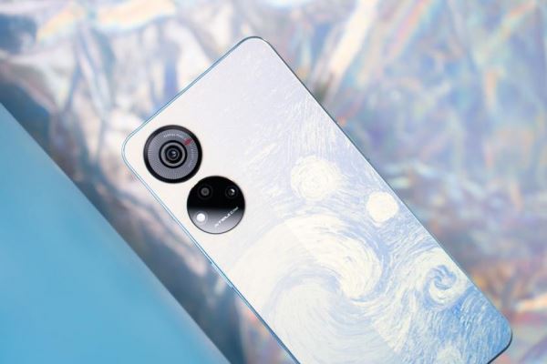 <br />
							ZTE представила смартфон Voyage 40 Pro+ Starry Night Edition стоимостью $300<br />
						