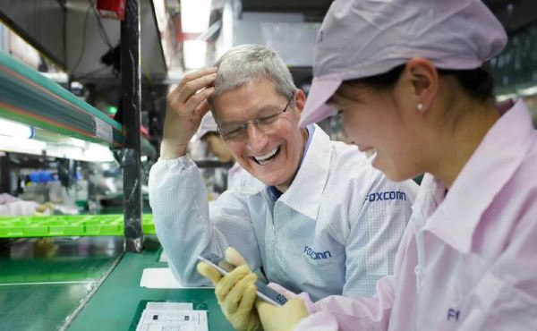 <br />
							Главный завод Foxconn по производству iPhone сможет полностью возобновить производство только к концу декабря — началу января<br />
						